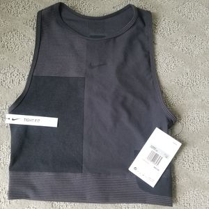 Nike trainer crop tank